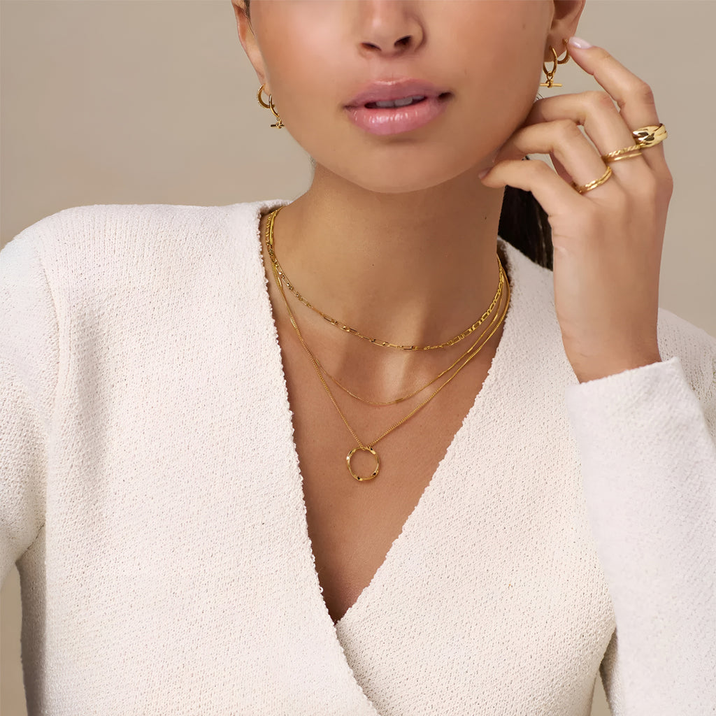 Collier Cercle Ouvert à Trois Rangs en Or