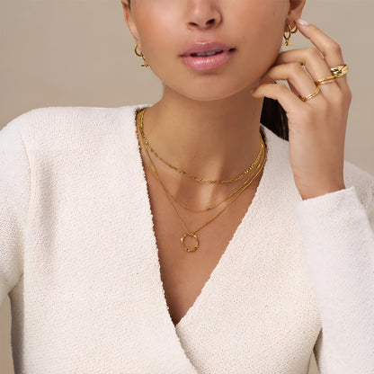 Collier Cercle Ouvert à Trois Rangs en Or