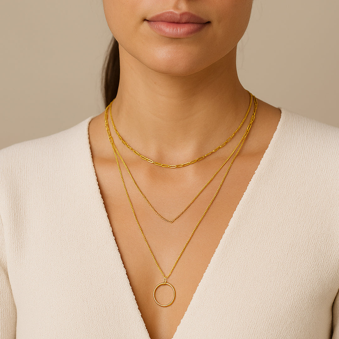 Collier Cercle Ouvert à Trois Rangs en Or